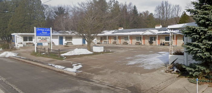 Portage Lake Motel (Wissner's Motel, Sprenger's Lakeview Motel)